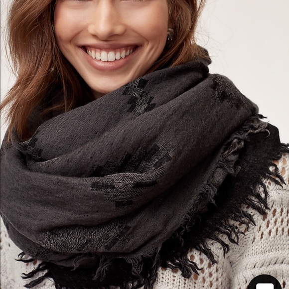 Aritzia Accessories - Wilfred blanket diamond mosiac scarf blue grey